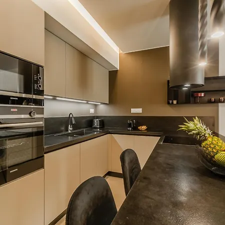 Apartment Dreamy 2 Bd In The Heart Of The By Hospi