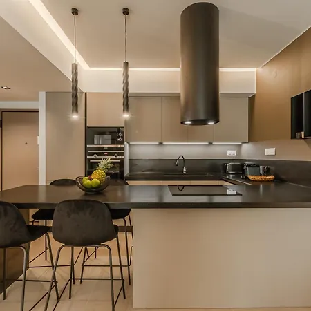 Dreamy 2 Bd In The Heart Of The By Hospi Apartment